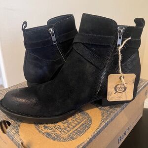 BORN Faywood Black Distressed Leather Suede Ankle Boots / Size:8.5
